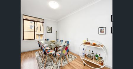 Updated simplicity with a balcony in Russell Lea - Photo 4