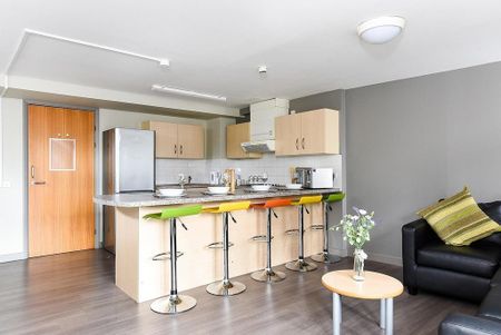 1 bedroom in a flat share to rent - Photo 4