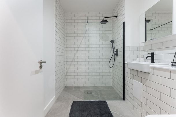 3 bedroom flat to rent - Photo 1