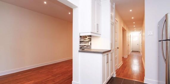 MAGNIFIQUE STYLE CONDO A SAINT HENRI MEILLEUR EMPLACEMENT! - Photo 2