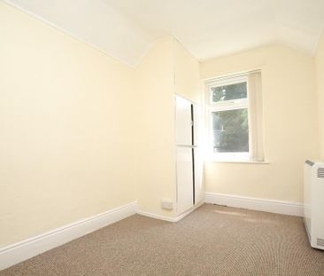 3 bedroom end of terrace house to rent - Photo 3