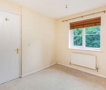 3 bedroom house to rent Abergavenny Gardens, Copthorne, Crawley, RH10 - Photo 6