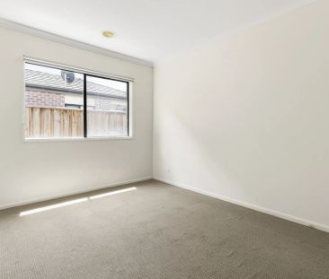 Spacious Family Home in a Convenient Location - Photo 4