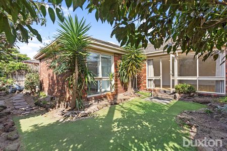 Neat and complete with sun-soaked courtyard - Photo 5