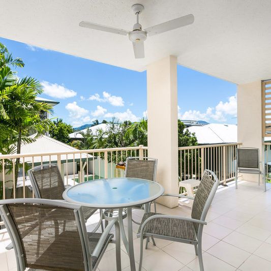 SPACIOUS AND MODERN JUST MINUTES FROM THE CBD - Photo 1