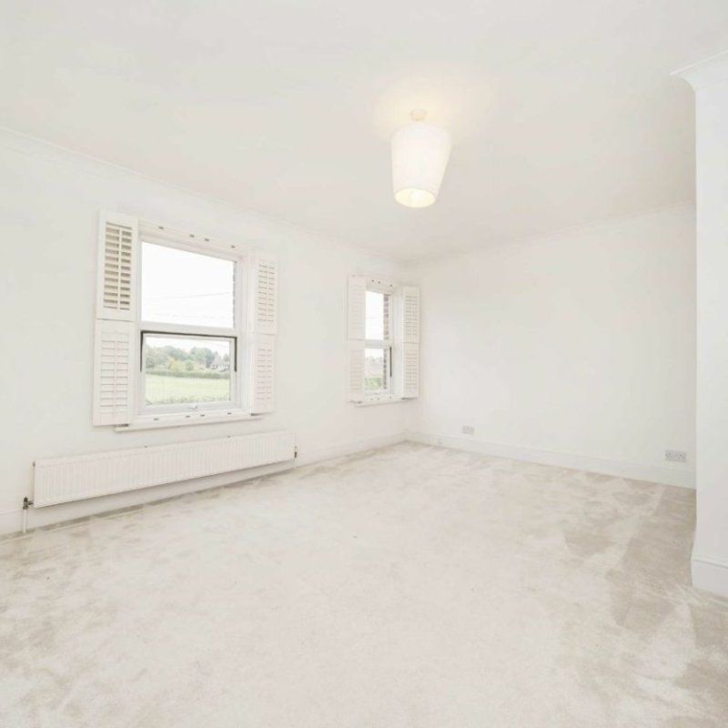 Halliford Road, Sunbury-On-Thames, TW16 - Photo 1