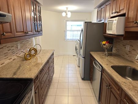 For Lease - 102 Baywood Court, Markham, Ontario - Photo 3