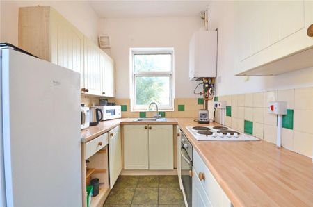 1 bedroom in a house share to rent - Photo 3