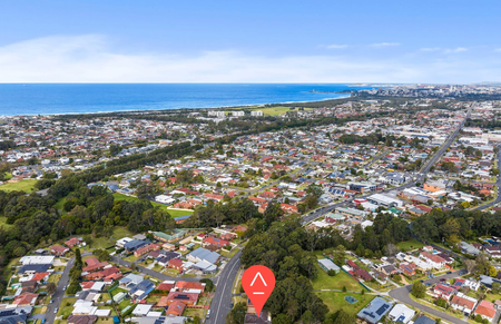 Spacious 4-Bedroom Family Haven with Modern Comforts - Photo 5