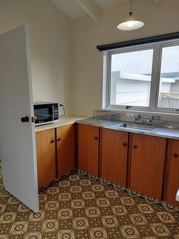 Charming 2BR Townhouse with a Deck! - Photo 4