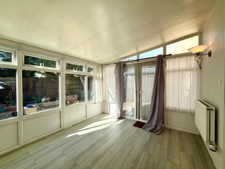 4 bedroom semi-detached house to rent - Photo 2