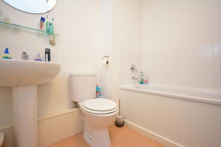 2 bedroom flat to rent - Photo 5