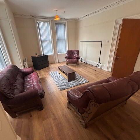 Great 8 Bedroom Apartment, 37 Cromwell Road, Botanic, Belfast, BT7 1JX - Photo 1