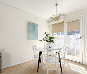 Charming Two-Bedroom Unit in Brighton East - Photo 3