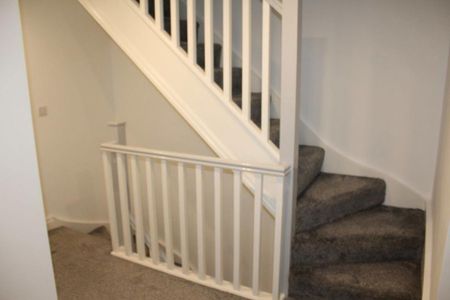 3 bedroom flat to rent - Photo 4