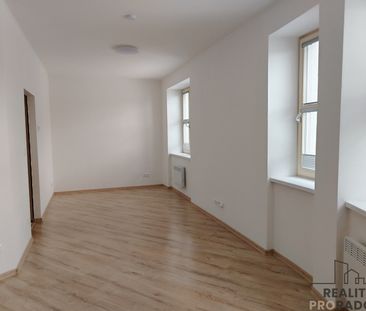 Pronájem bytu 1+kk a garsoniéry 35 m² - Fotografie 1