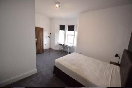 6 bedroom property to rent - Photo 3