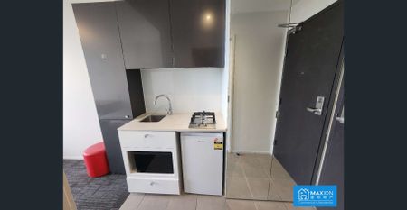 Student only !!! Furnished Studio with Views - Photo 5