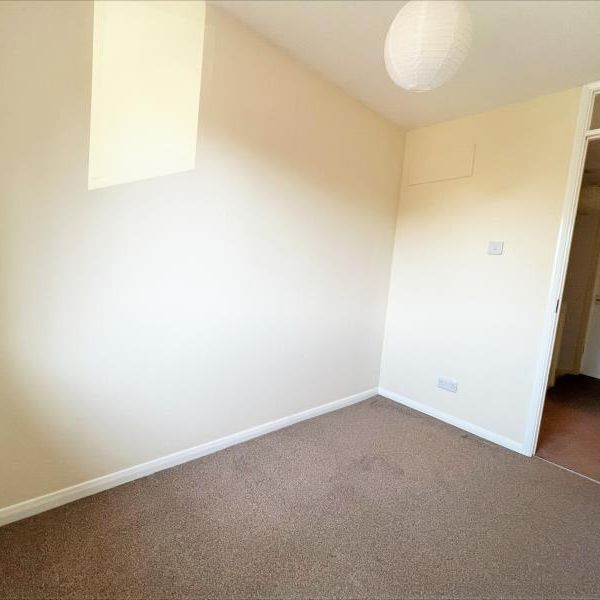 Huntingdon Road, Woking - 3 bedrooms Property for lettings - Seymours - Photo 1