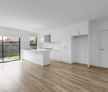 Prime Reservoir location, modern townhouse living - Photo 5