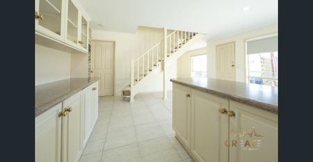 CHARMING HOME IN A QUITE COURT LOCATION - Photo 5