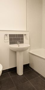 1 Bed Flat, Spire View, SO15 - Photo 3