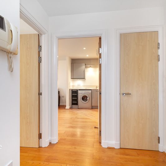 LANDMARK PLACE CARDIFF CITY CENTRE FURNISHED ONE BEDROOM APARTMENT - Photo 1