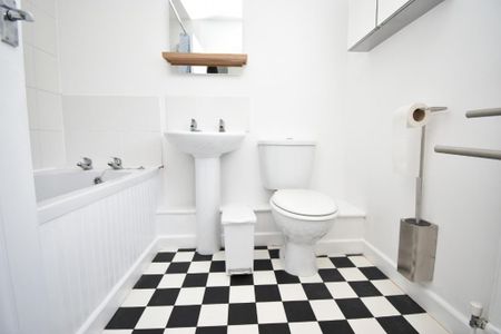 5 bedroom semi-detached house to rent - Photo 3