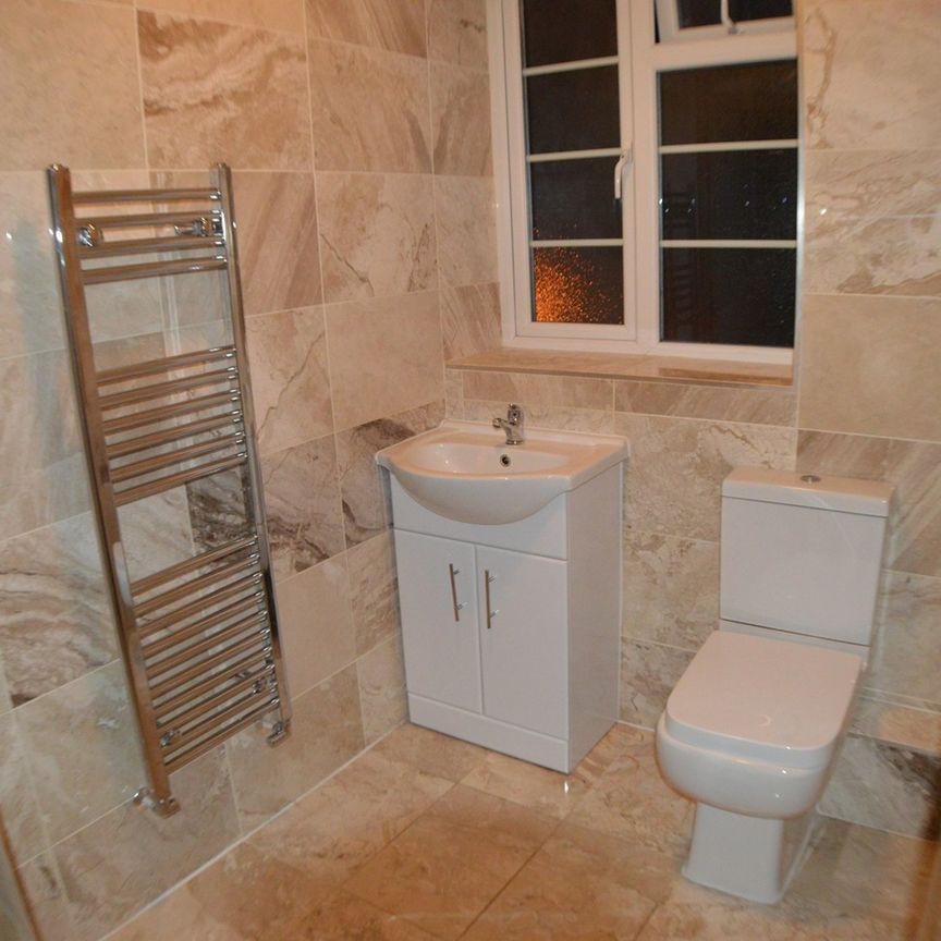 3 Bed Flat, Warwick Gardens, CR7 - Photo 1