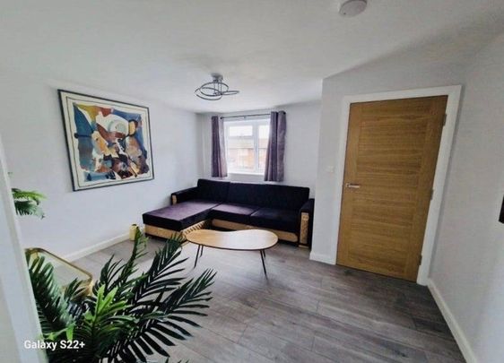 4 bedroom house of multiple occupation to rent - Photo 1
