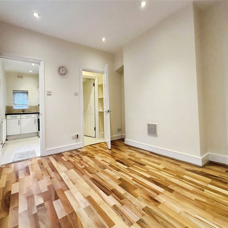 Goodwin Road, London, W12 9JN - Photo 1