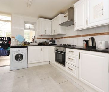 Room in a Shared House, Ashlin Road, E15 - Photo 5