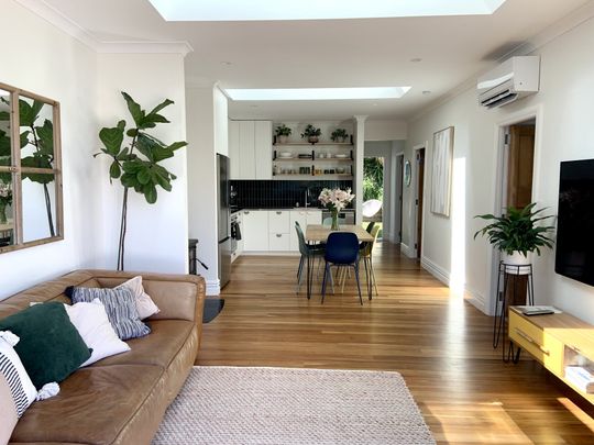 Lyttelton, 2 bedrooms - Photo 1