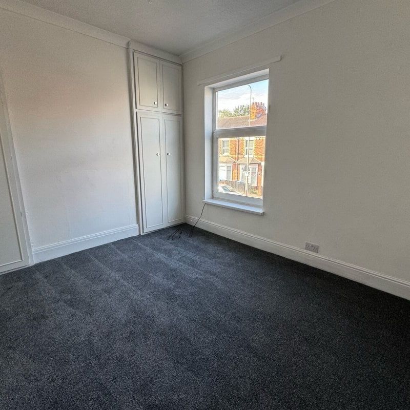 Chanterlands Avenue - Photo 1