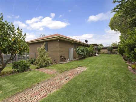 8 Curtayne Court, 3174, Noble Park North Vic - Photo 3