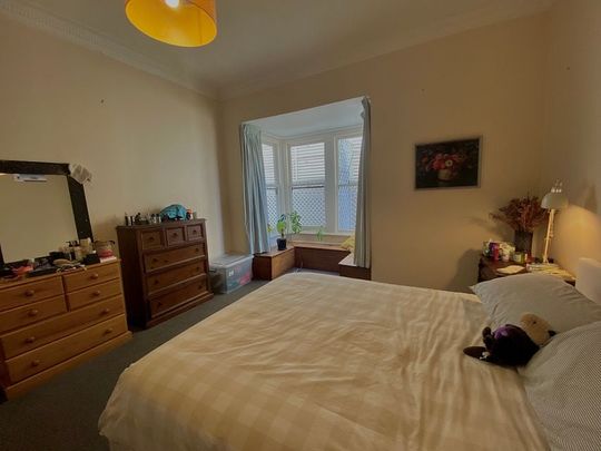 Mt Victoria flat in Villa , large Double bedroom - Photo 1