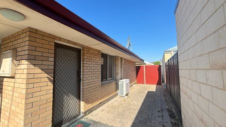 Neat & Tidy 2x1 Duplex in Prime Location&excl; - Photo 5