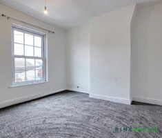 2 BEDROOM House - Terraced - Photo 2