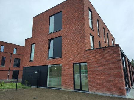 luxueuze nieuwbouw villa met grote tuin, 2 autostaanplaatsen en 12 zonnepanelen - Foto 3