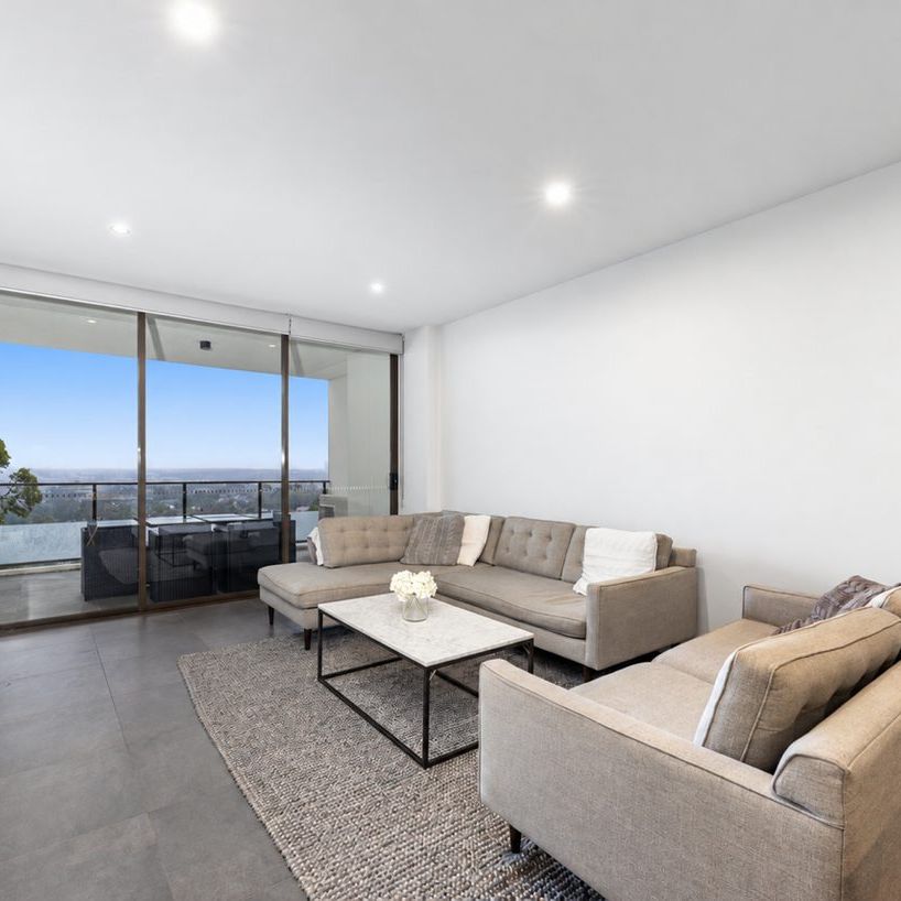 DESIGNER 3 BEDROOM APARTMENT WITH PRIVATE LEAFY OUTLOOK - Photo 1