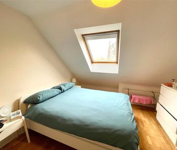 A light and bright top floor well presented apartment. Situated in ... - Photo 6