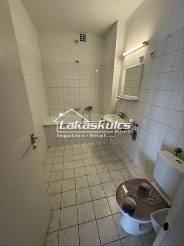 Kiadó átlagos állapotú lakás - Sopron - Fotó 5