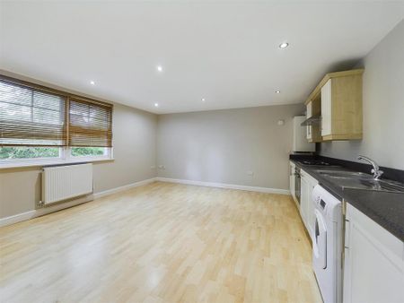 2 bedroom flat to rent - Photo 3