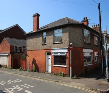1 bedroom in a house share to rent - Photo 5