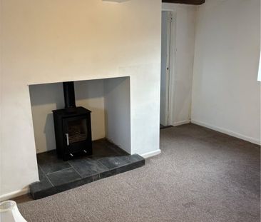 A charming and detached, two/three-bedroom cottage with a large gar... - Photo 1