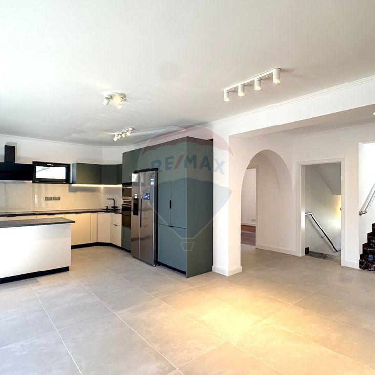 Vila individuala, 7 camere, 2 garaje, curte - Pipera, Cor... - Photo 1