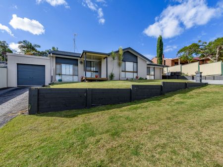 5 Stretton Drive, Helensvale - Photo 2