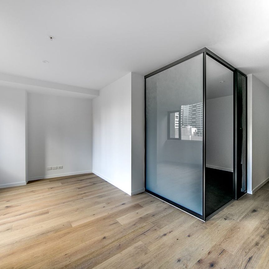 THE NEW YORK SIDE OF TOWN - Photo 1