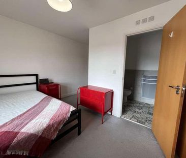 Student // Ensuite Bed Flat // Jul, LN5 - Photo 3