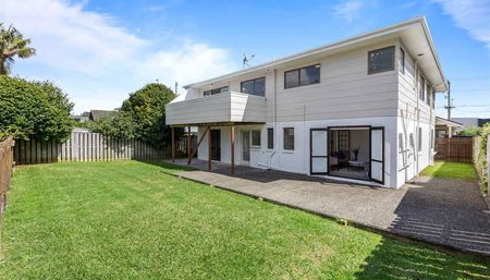 Beautiful 5 Bedroom Property in Hobsonville - Photo 5